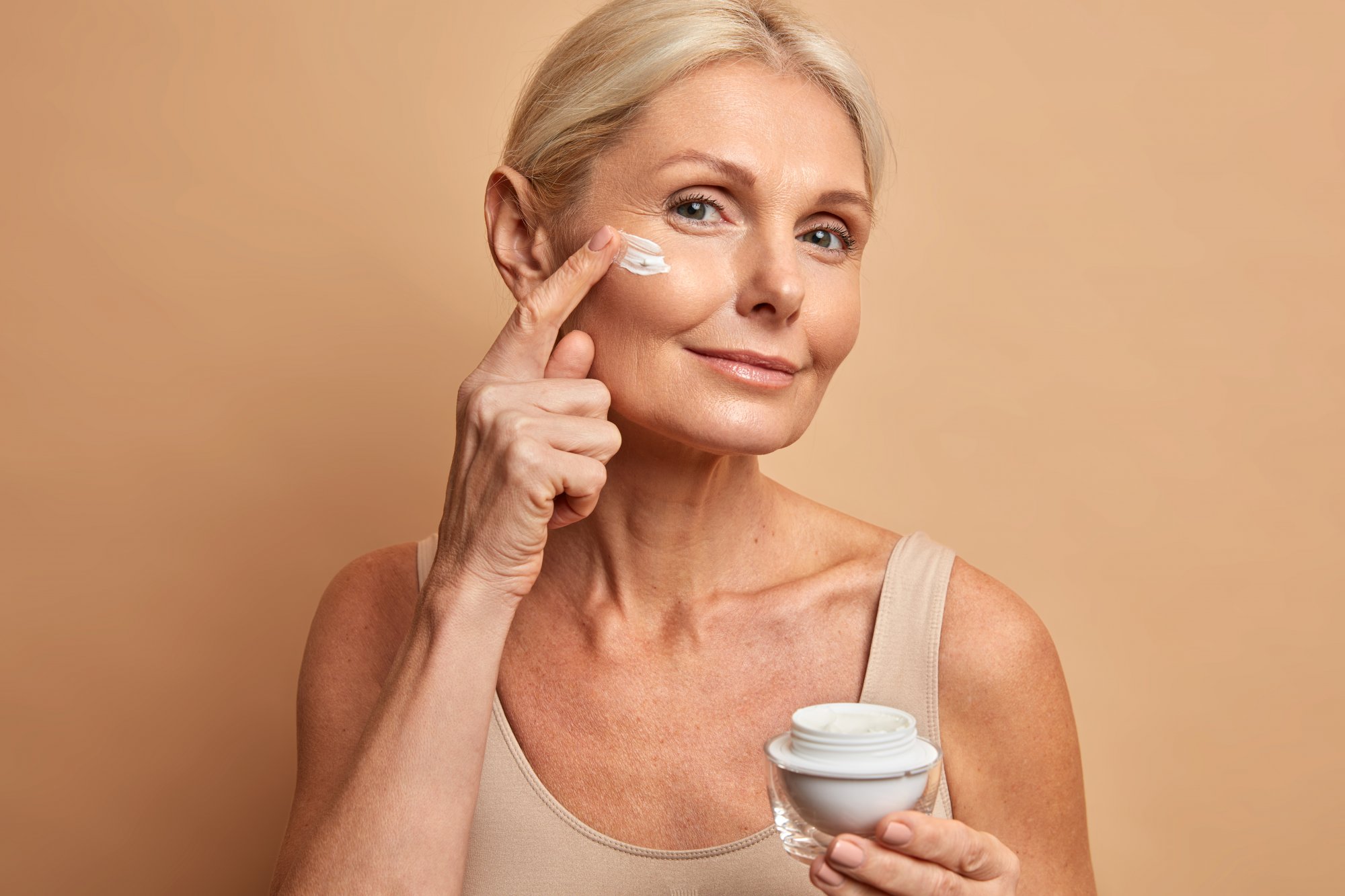 You are currently viewing Anti-Aging: Hautpflege gegen die Zeichen der Zeit